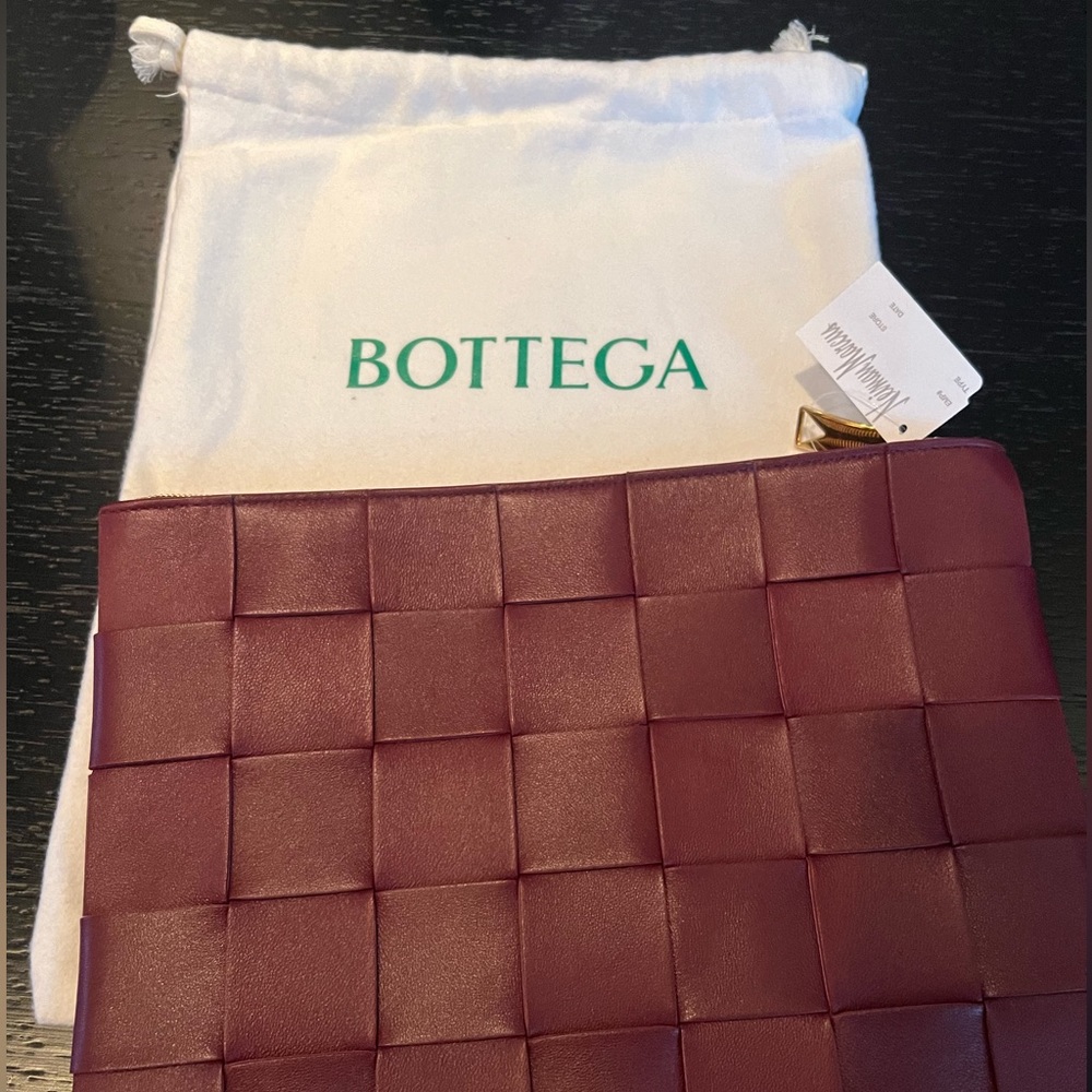 Bottega Veneta Intrecciato leather pouch